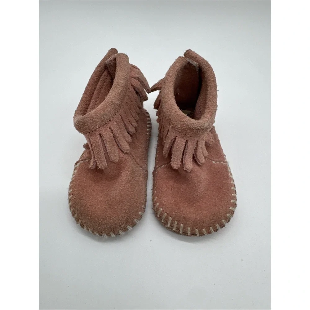 MINNETONKA‎ Size 2 Baby Moccasin Booties Pink Tassel Fringe  Leather